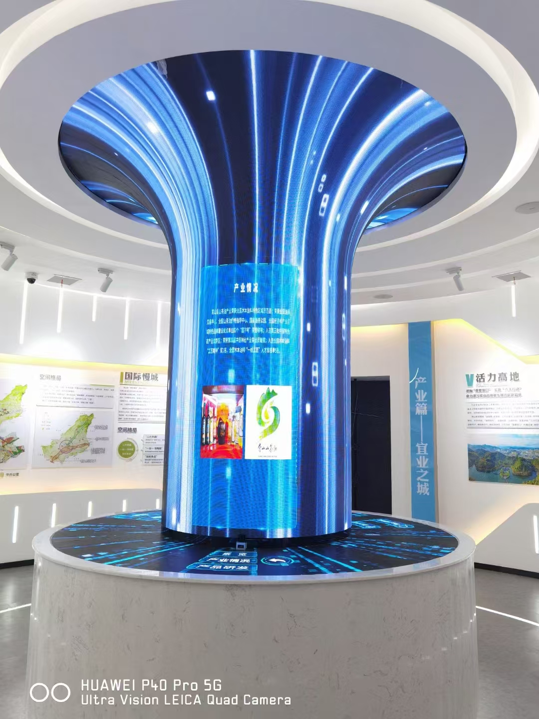 某单位展厅创意P1.86异形智慧树状喇叭形LED显示屏